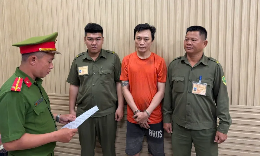 khoi-to-nguoi-dap-xe-tai-xa-vinh-loc.jpg
