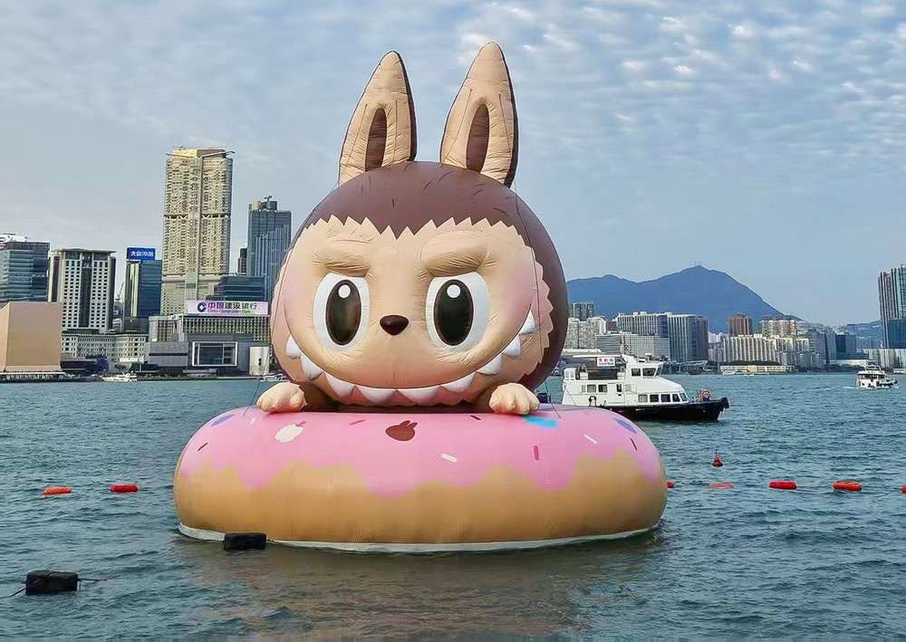 香港维港展示LABUBU等4角色巨型充气装置