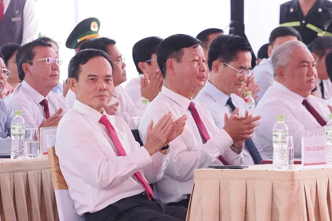 市委书记陈留光出席动工仪式。