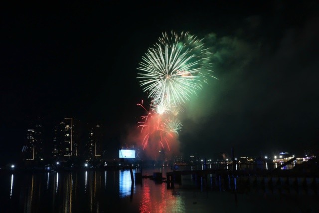 绚丽烟花迎接2026丙午新年