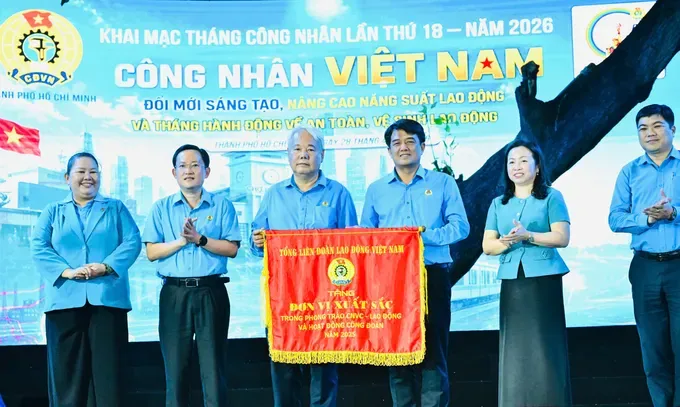 胡志明市劳动联团荣获越南劳动总联团优秀竞赛旗。