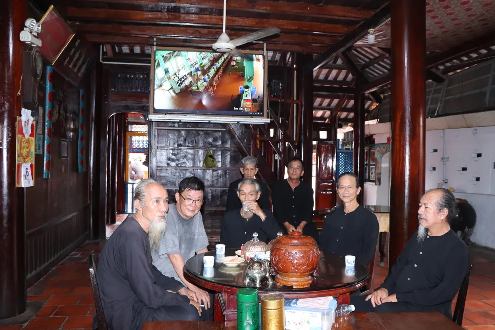 nha lon - long son 29.JPG