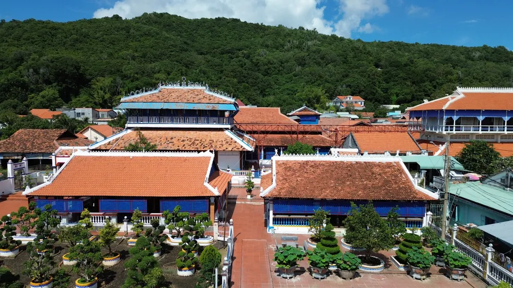 nha lon - long son 32.jpg