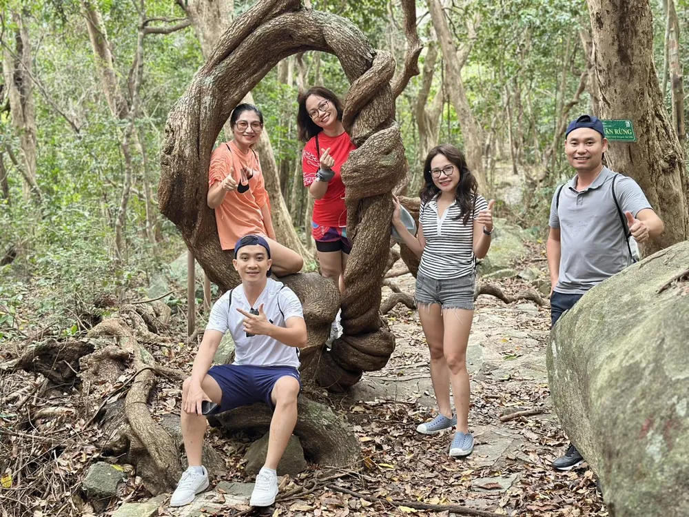 VQG con dao - du khach.jpg