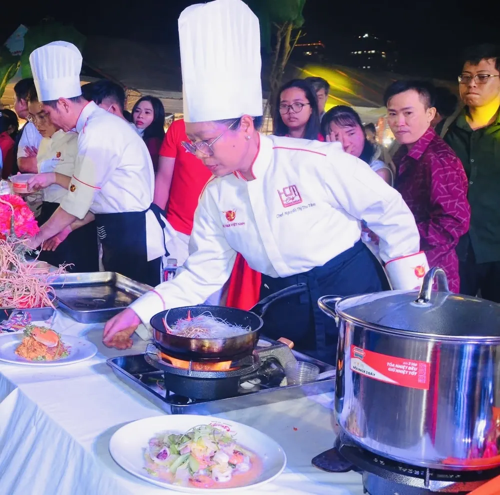 moi truong le hoi.jpg