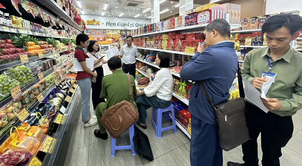 Phường Tam Thắng mở đợt cao điểm kiểm tra vệ sinh an toàn thực phẩm trước Tết