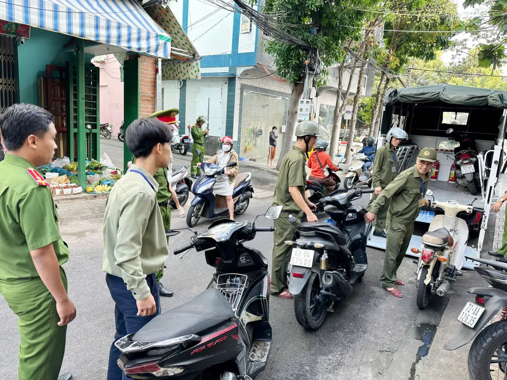 ra quan - trat tu do thi 2.jpg