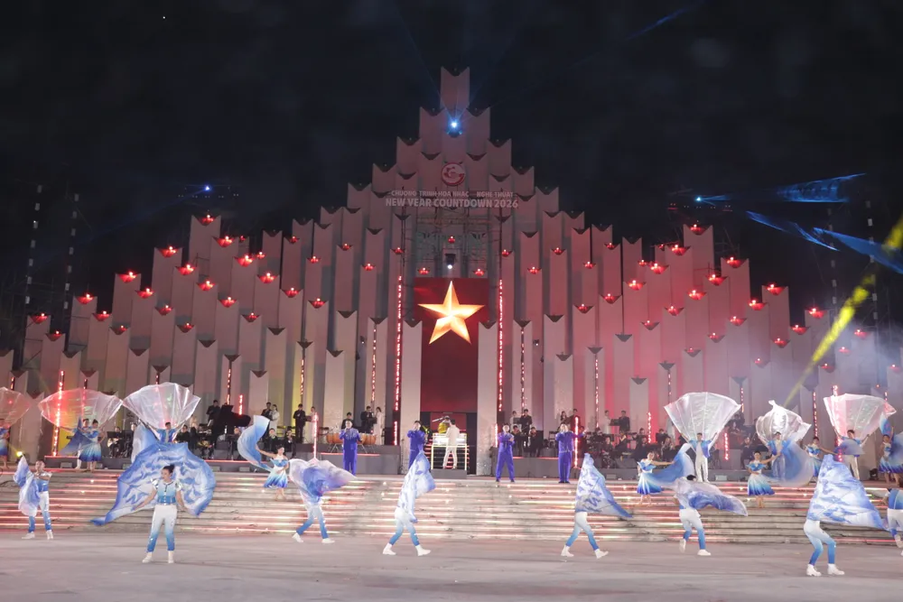 quang truong tam thang 6.JPG