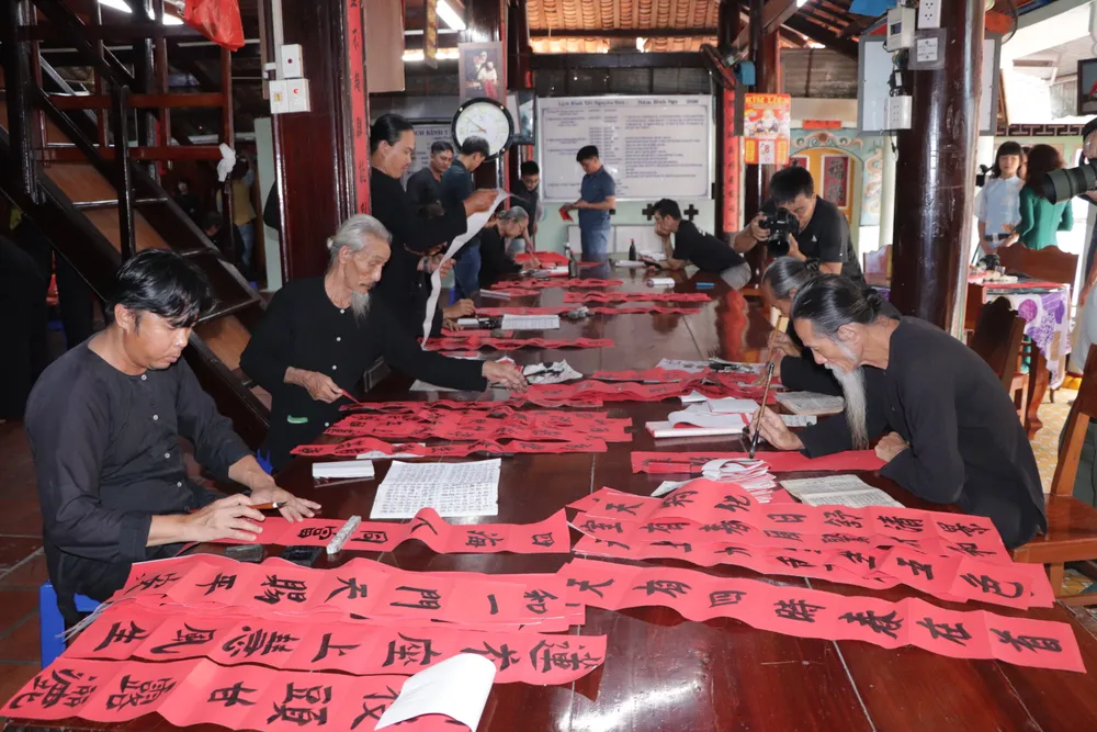 nha lon - viet lien 1.JPG