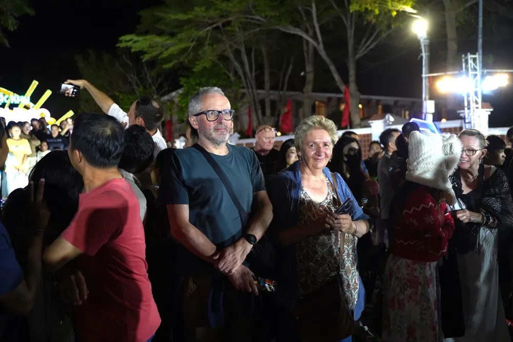 con dao - khach quoc te 1.jpg