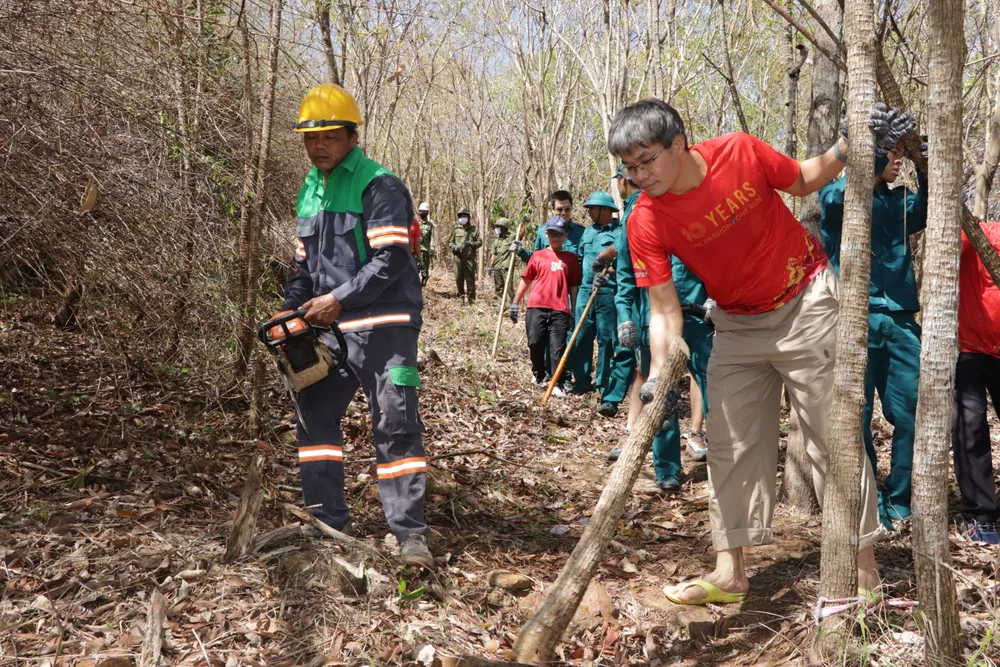 mo duong xuyen nui lon 5.JPG