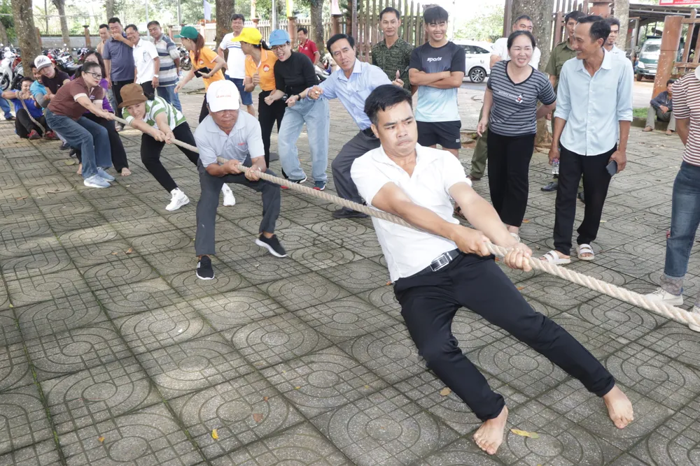 hoi thao dan toc 1.JPG