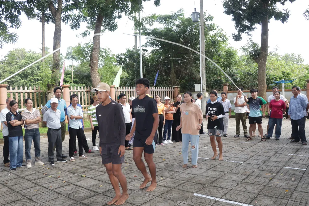 hoi thao dan toc 3.JPG