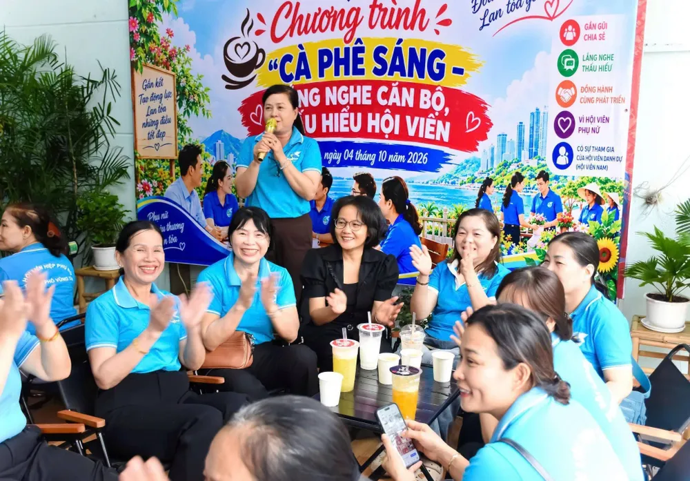 phu nu rach dua 1.jpg