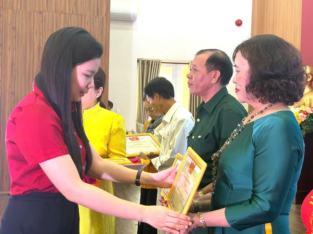 ng cao tuoi 2.jpg