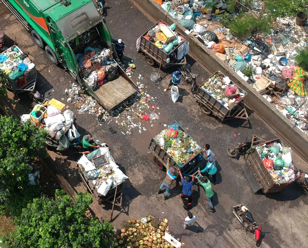 Cải tiến xe rác đạt chuẩn môi trường ảnh 1