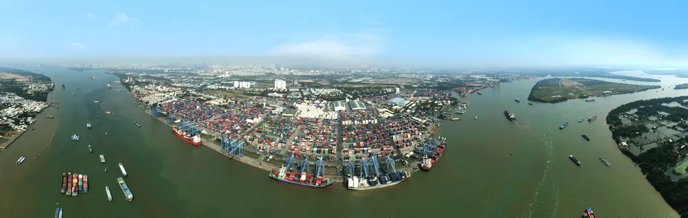 Cảng Cát Lái nhìn từ trên cao. Ảnh HOÀNG HÙNG.jpg
