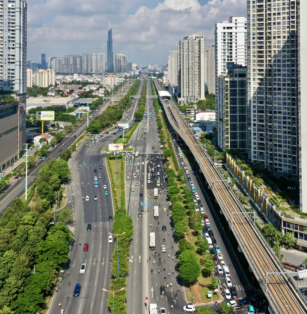 Tuyến metro số 1 chạy dọc đường Võ Nguyên Giáp, phường An Khánh, TPHCM. Ảnh HOÀNG HÙNG.jpg