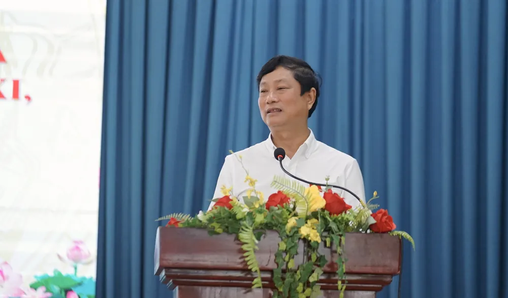 Đại biểu Võ Văn Minh trao đổi với cử tri phường Phú An, phường Chánh Hiệp