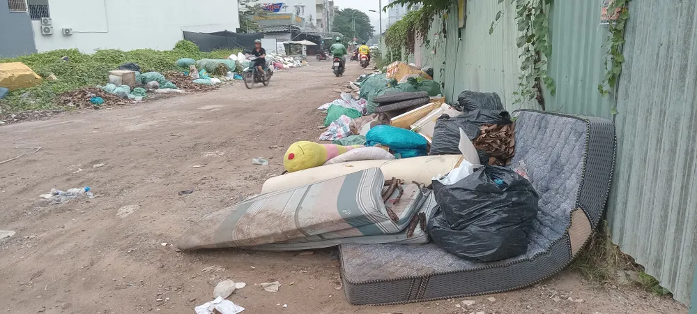 Tuyến đường D3, khu dân cư Caric, phường An Khánh trước khi PV báo SGGP phản ánh. Ảnh: MINH HẢI