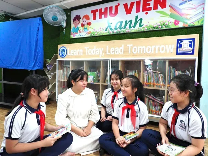 金童小学（胡志明市旧邑坊）的师生们正在学习如何预防校园暴力。图：秋心