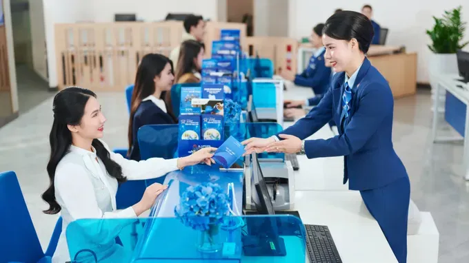 胡志明市一家银行办理业务。（图：廷宝）