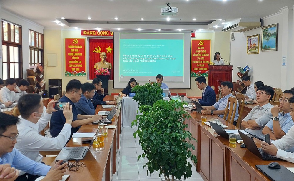 研讨会吸引众多专家、管理者和企业代表参加。图：梅华
