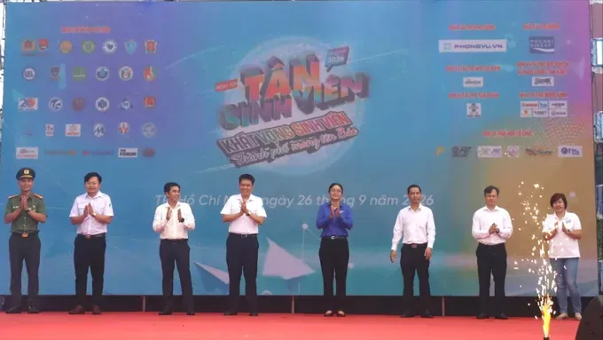dai-bieu-tham-du-le-khai-mac.jpg