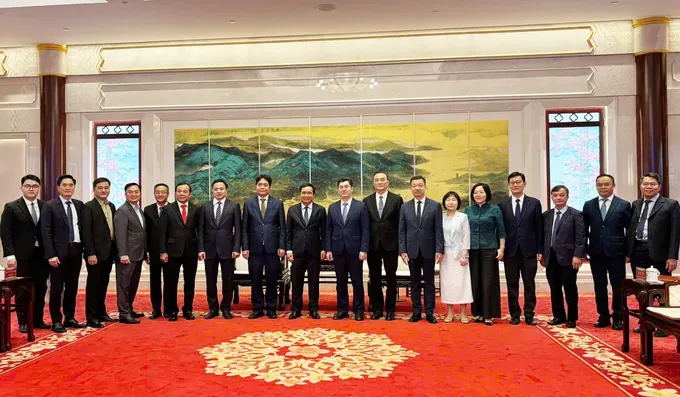dai-bieu-chup-hinh-luu-niem.jpg