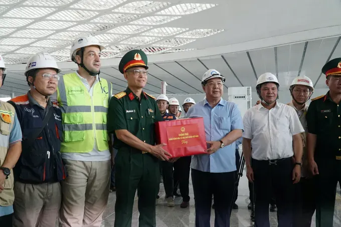 PTT-kiem-tra-du-an-san-bay-long-thanh-3.jpg