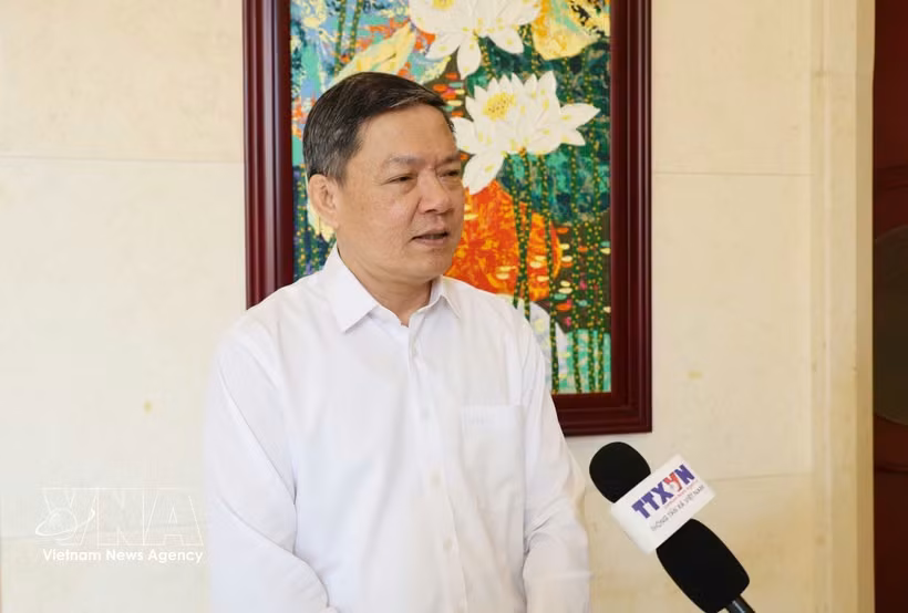 越南驻华大使馆商务参赞农德莱接受越通社驻北京记者的采访。图自越通社