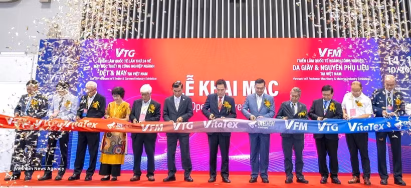 越南国际纺织暨制衣机械展览会开幕。图自越通社