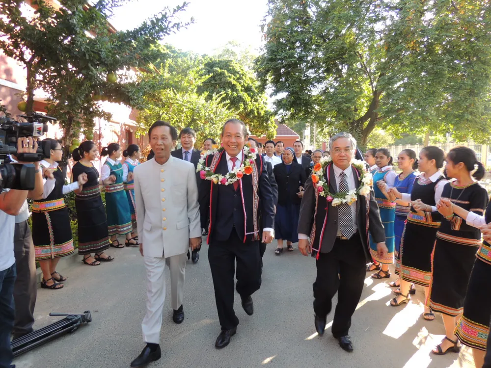 Phó Thủ tướng Trương Hòa Bình thăm và chúc mừng Giáng sinh tại Kon Tum ảnh 1