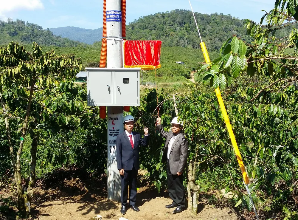 Cấp điện cho 7 thôn cuối cùng tại Lâm Đồng ảnh 2
