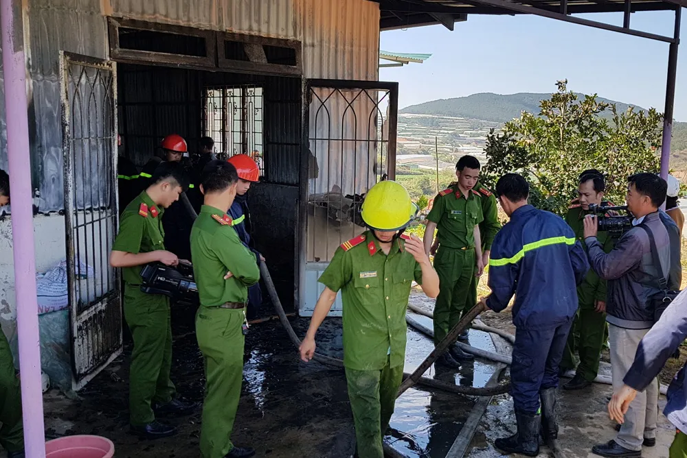 Hỏa hoạn thiêu rụi 2 căn nhà ngày cận Tết ảnh 2