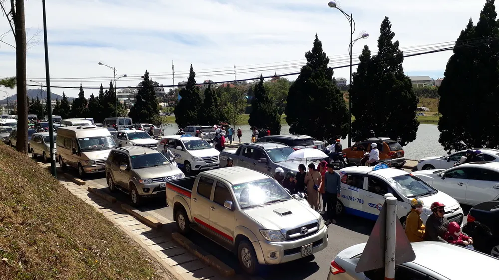 Khách du xuân bằng ô tô tăng mạnh, Đà Lạt liên tục bị kẹt xe ảnh 7