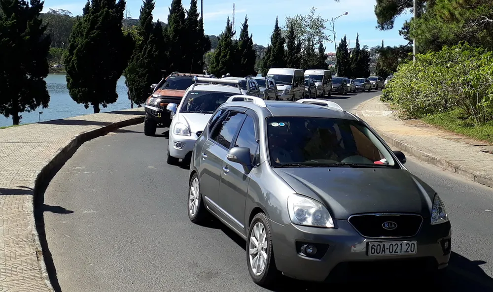 Khách du xuân bằng ô tô tăng mạnh, Đà Lạt liên tục bị kẹt xe ảnh 9