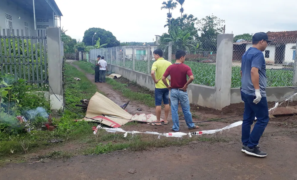 Phát hiện thi thể 2 thanh niên bên vệ đường lúc rạng sáng ảnh 1