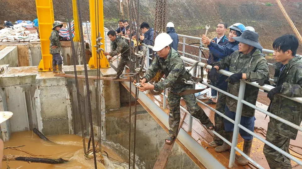 Thêm một thủy điện gặp sự cố, phải xả lũ khẩn cấp ảnh 1