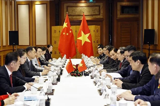 vna-potal-chu-tich-quoc-hoi-tran-thanh-man-tiep-cac-nhan-si-huu-nghi-trung-quoc-stand-9282-1248.jpg