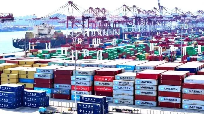 Cảng hàng hóa Thanh Đảo tại Sơn Đông, Trung Quốc. ẢNH: XINHUA