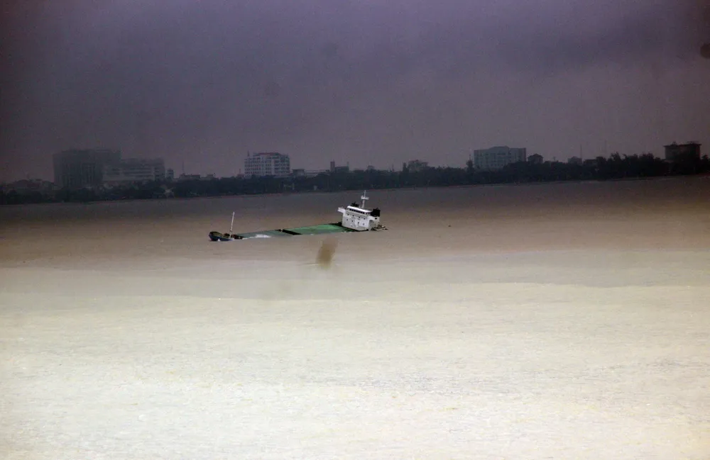 Đã cứu vớt được 80/99 thủy thủ gặp nạn trên biển Quy Nhơn, Bình Định ảnh 2