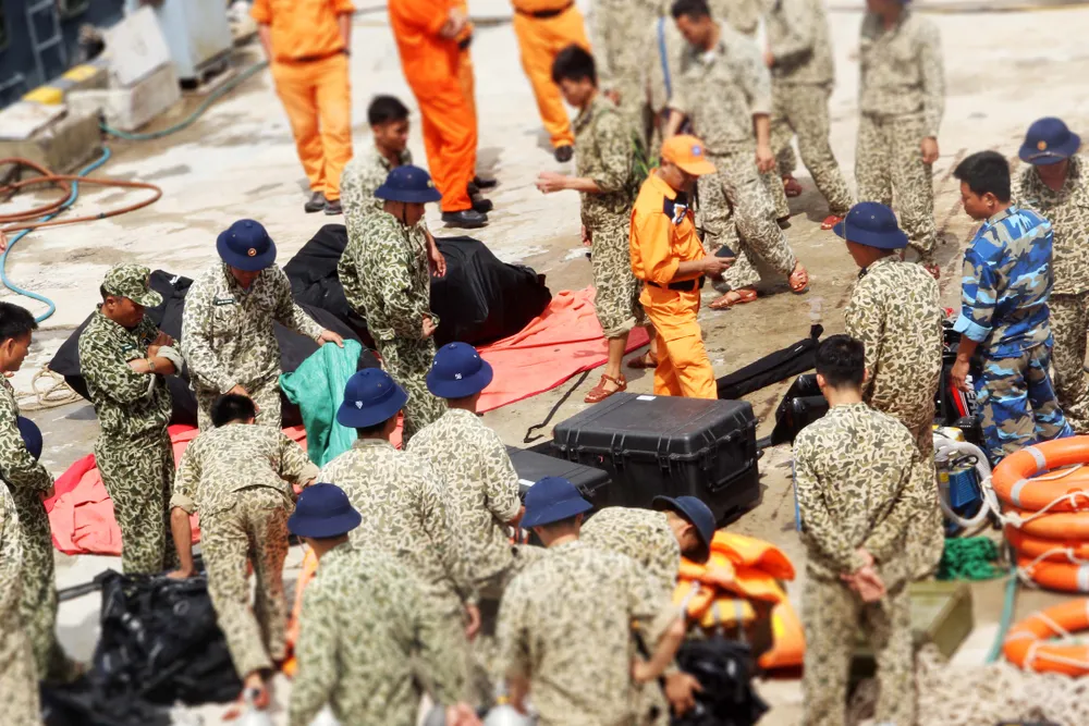 VIDEO: Biển Quy Nhơn động, vẫn chưa thể lặn tìm người mất tích  ảnh 6