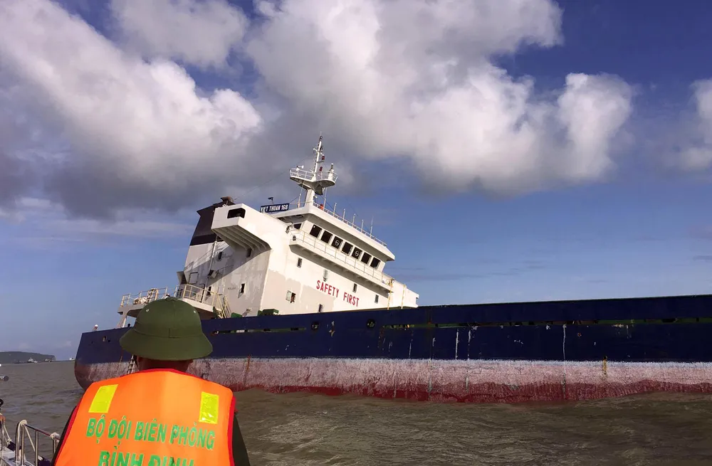 Bình Định yêu cầu chủ tàu khẩn trương trục vớt các tàu hàng bị chìm  ảnh 2