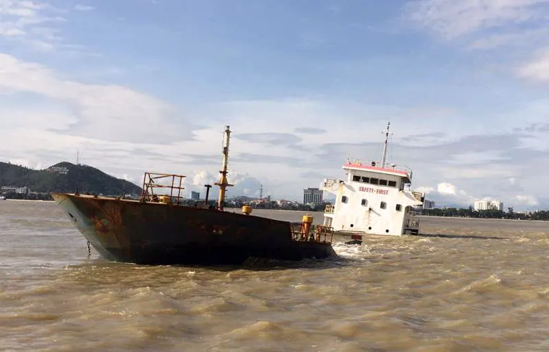 Bình Định yêu cầu chủ tàu khẩn trương trục vớt các tàu hàng bị chìm  ảnh 5