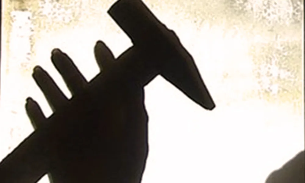 Mâu thuẫn, chồng dùng búa đập đầu vợ tử vong