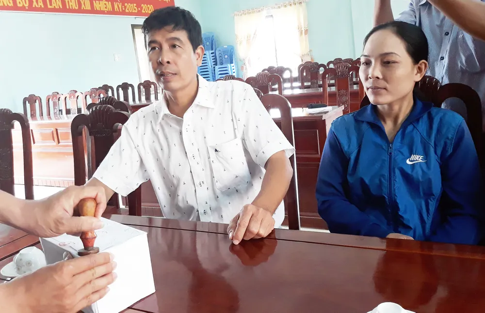 Vụ phát hiện vàng trong bao lúa: Số vàng được bàn giao cho xã ảnh 4