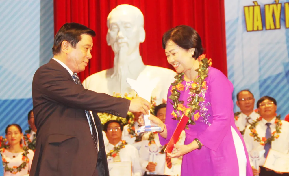 Tôn vinh 62 trí thức tiêu biểu về KH-CN tại Bình Định ảnh 1