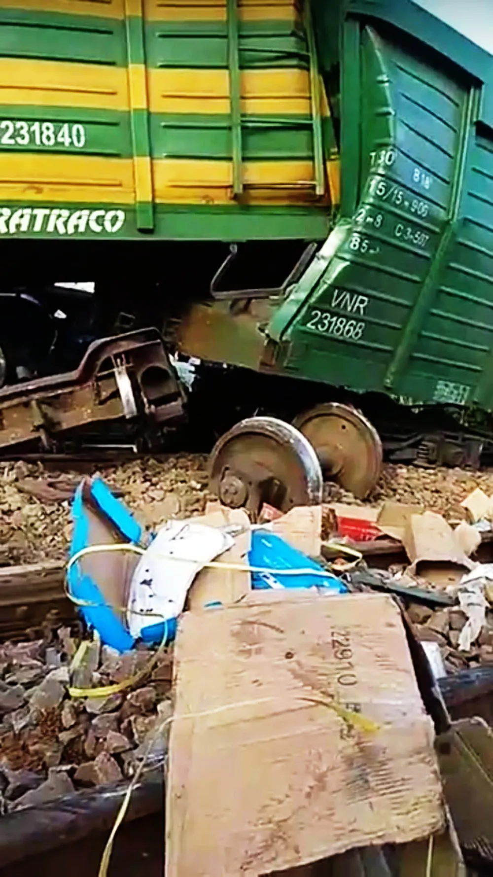 2 tàu hàng tông trực diện, đầu máy và nhiều toa hư hỏng nặng ảnh 3