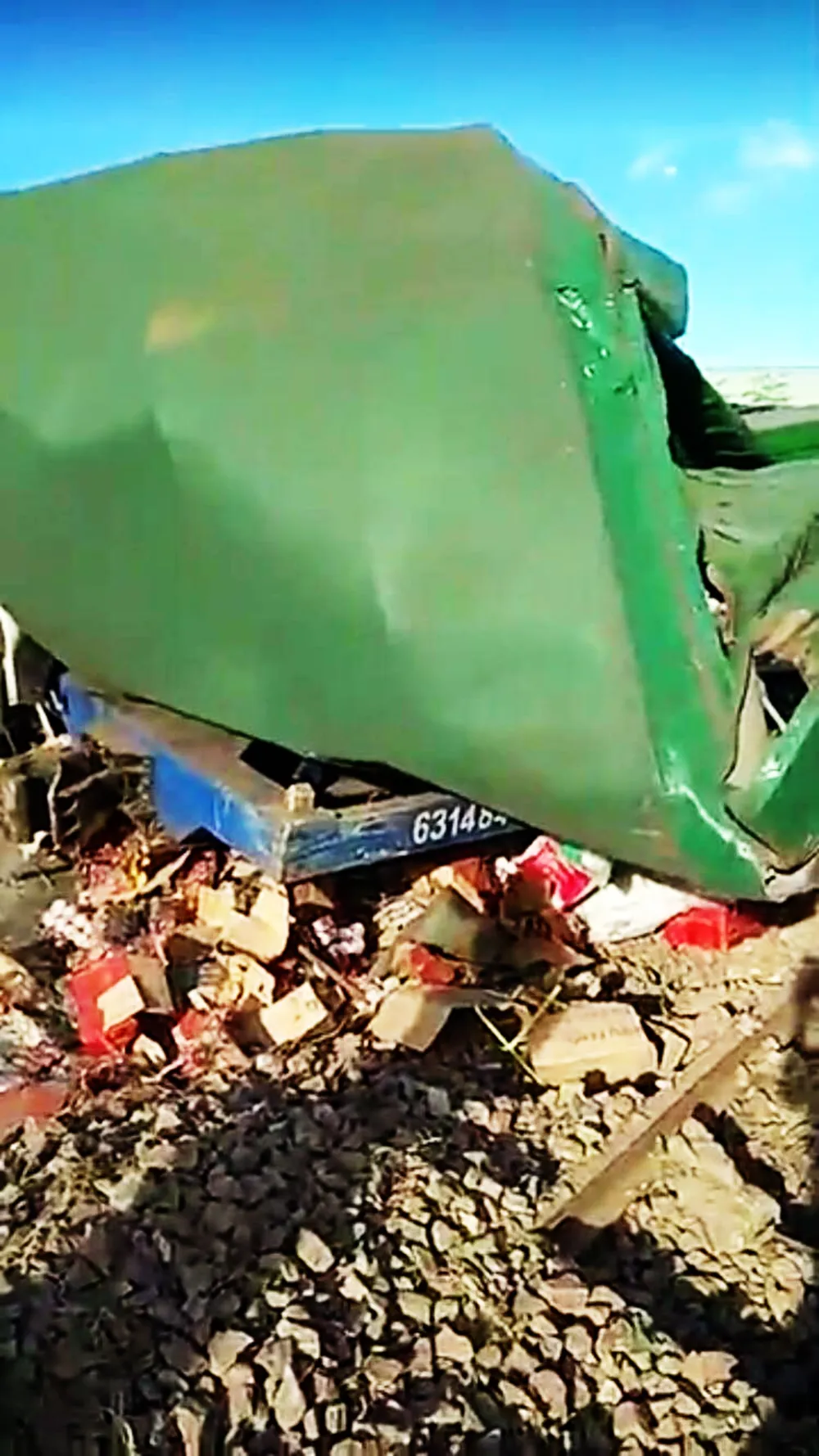 2 tàu hàng tông trực diện, đầu máy và nhiều toa hư hỏng nặng ảnh 5